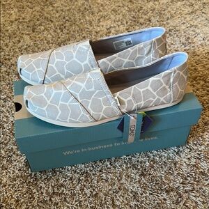 TOMS Women's Alpargaras - Beige Giraffe Print Slip-On Shoes